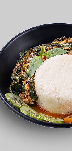 Cơm gà xào húng quế kiểu Thái